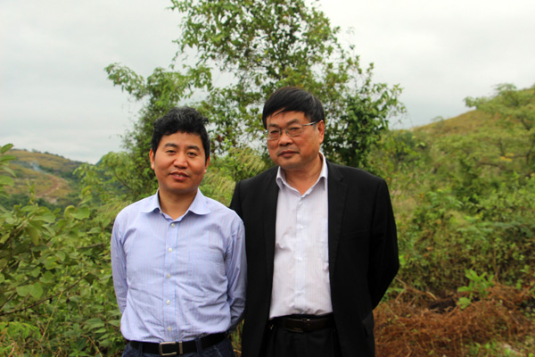 左：周金星教授，右：王勇坚教授